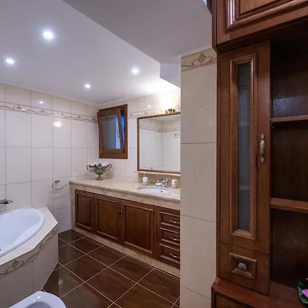 Villa Aura Sea & Shadow Villa, - 4br By μρs Égio